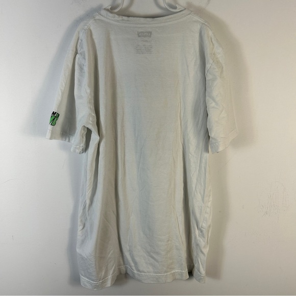 ❤️ Levi's White Tee with Colorful Graphic Youth XL - Picture 3 of 8